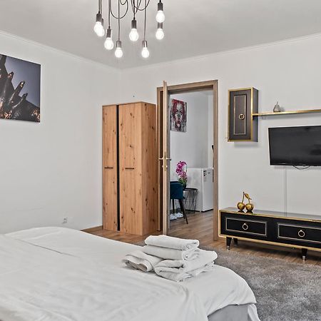 Garsoniera De Lux Si Eleganta Drumul Taberei Bucarest Exterior foto